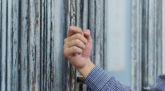 Can’t you hear me knocking