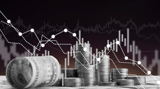 Mercados caen expectantes a pistas sobre la fortaleza corporativa y económica