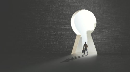 Una complicada normalización