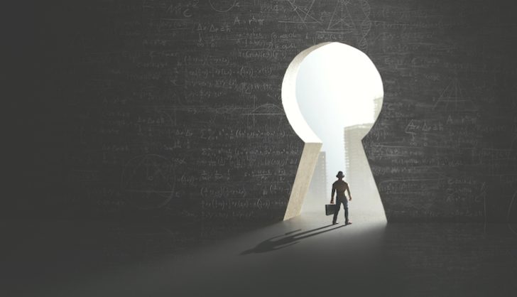 Una complicada normalización