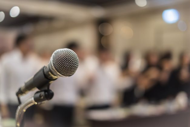 Mercados reaccionan a discursos de Powell y Biden